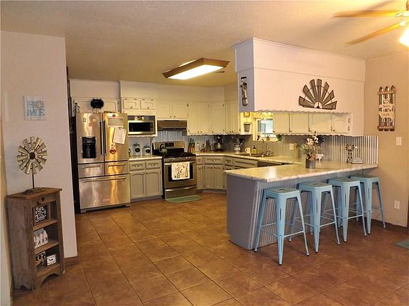 3rd image of 42827 N Meadow Ln