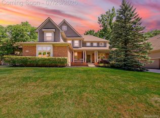 6590 Pembridge Hl, West Bloomfield, MI 48322