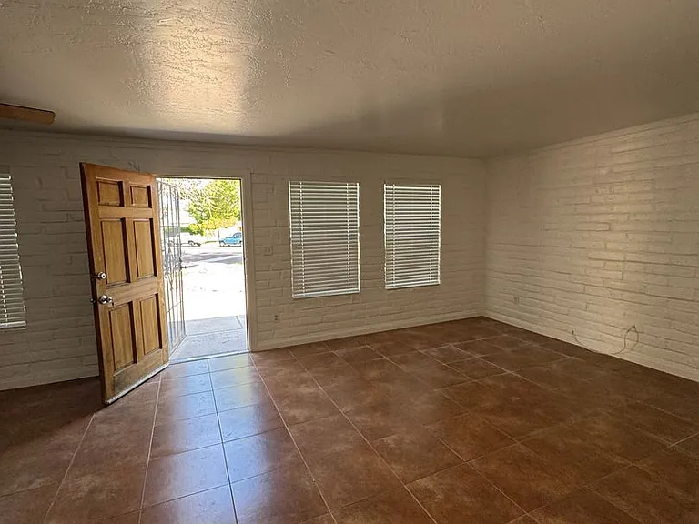 6626 E Calle La Paz — Photo 3
