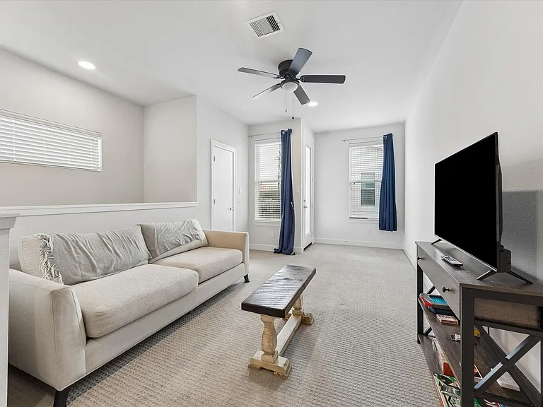 508 W Donovan St #A — Photo 9