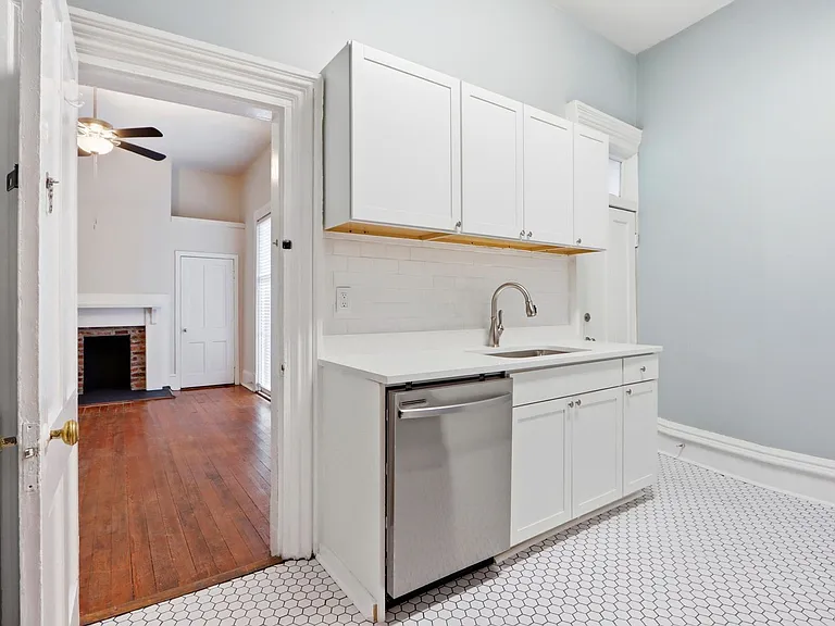 216 E Henry St #A — Photo 20