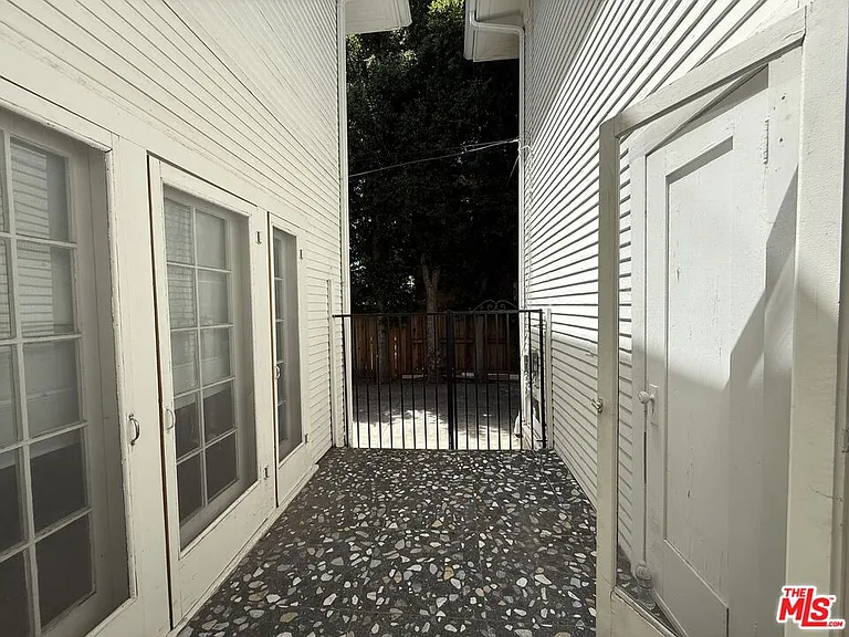 830 S Norton Ave — Photo 12