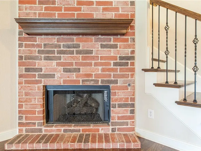 1805 Desoto Dr — Photo 9