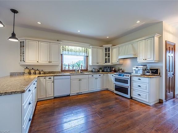 4th image of 493 Fishers Glen Rd