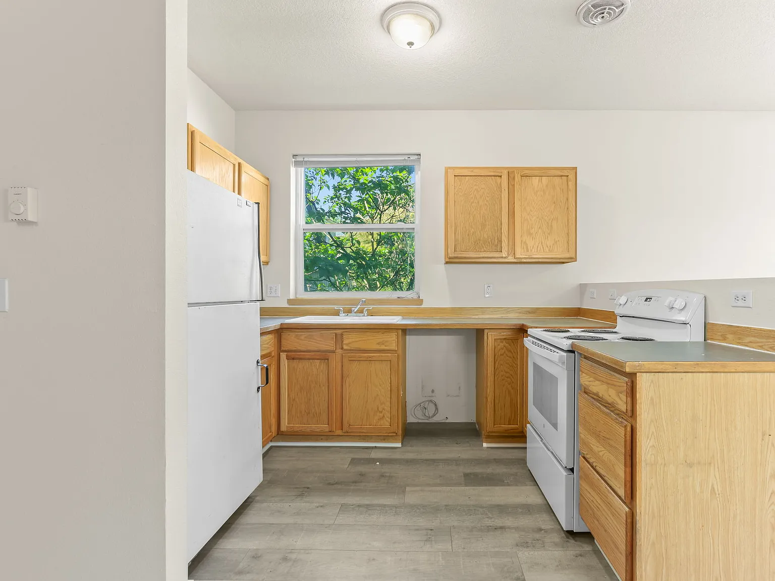 4 bed, 1100 sqft, $2,795 — Photo 3