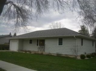 313 1st Ave SE, Pine Island, MN 55963