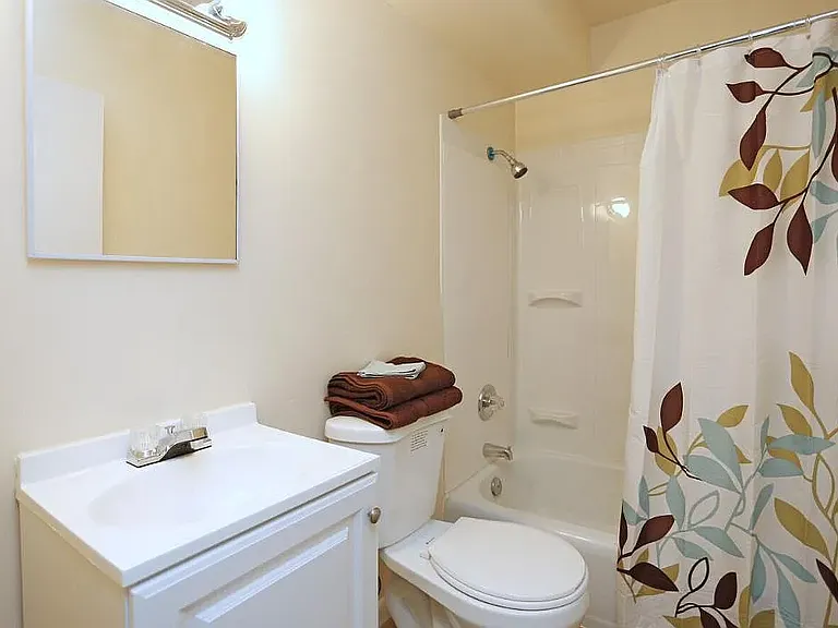 Windcrest Apartments — Photo 6