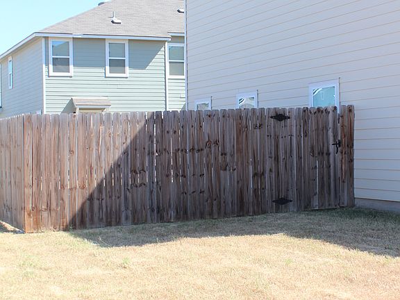 Side yard...huge isn't it!