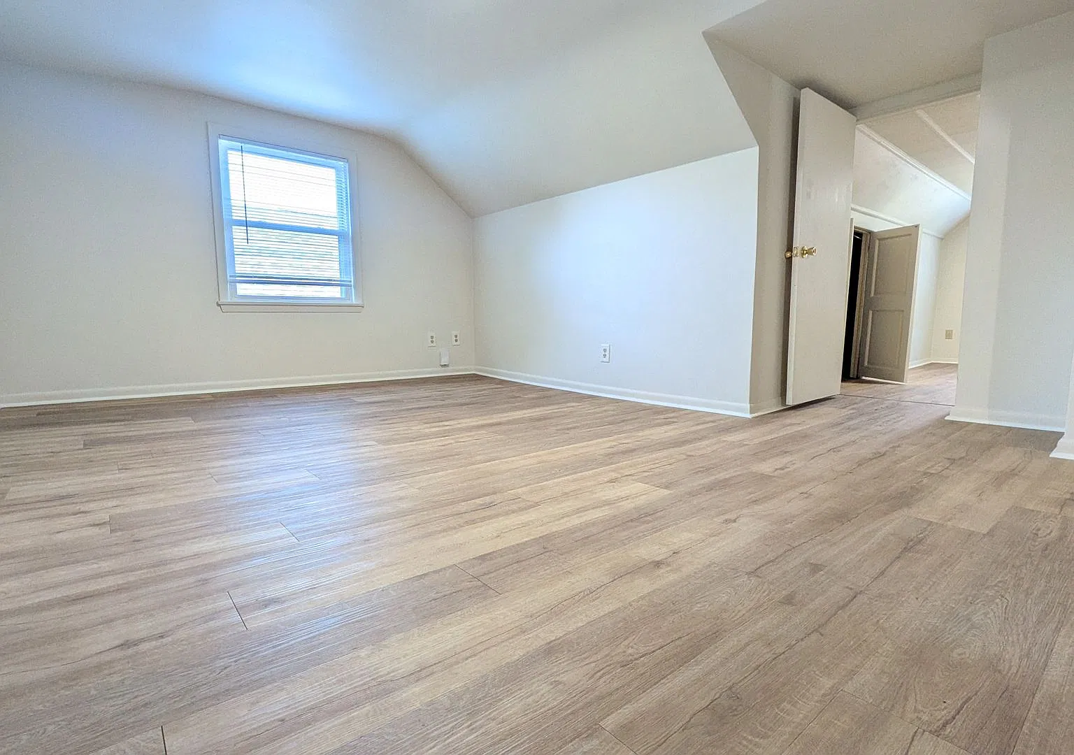 905 Harney Ave. — Photo 1