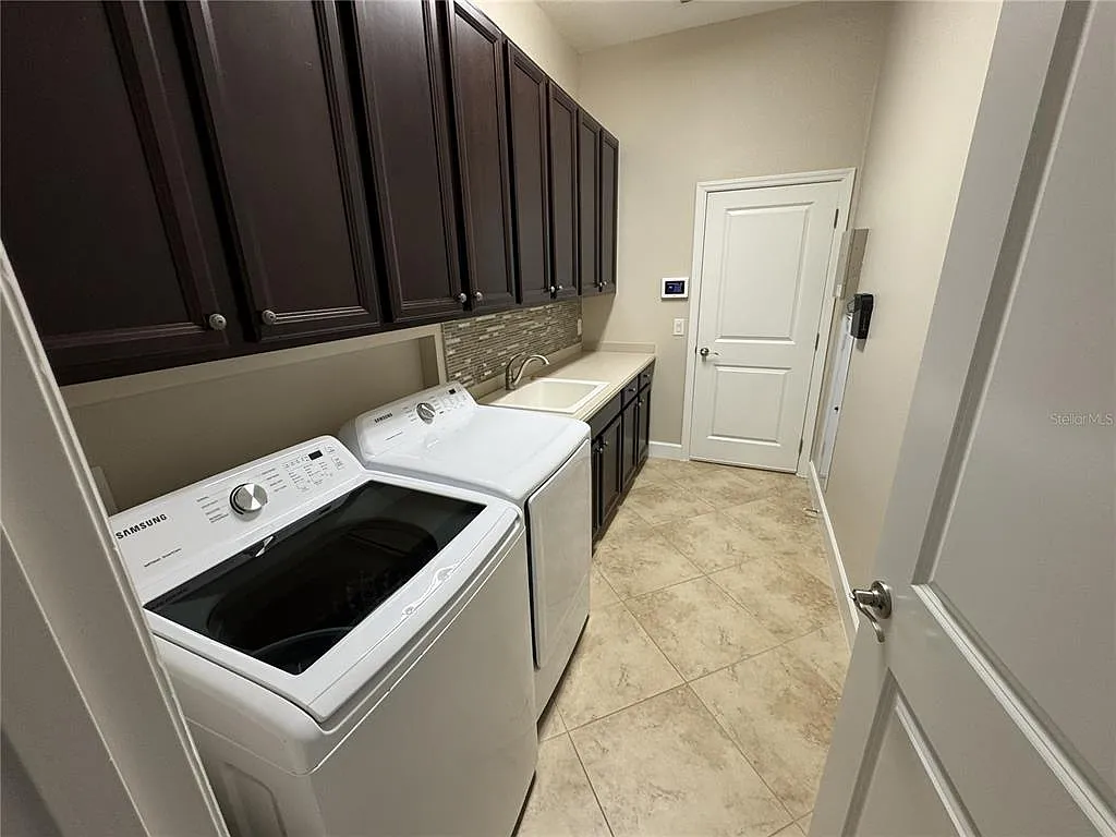 4 bed, 3.5 bath, 3792 sqft, $5,750 — Photo 4