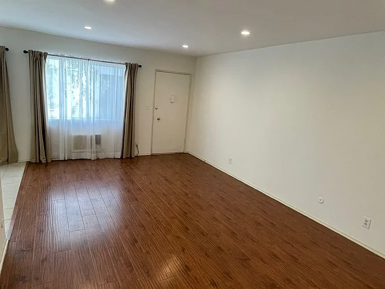 1400 N Fairfax Ave #4 — Photo 23