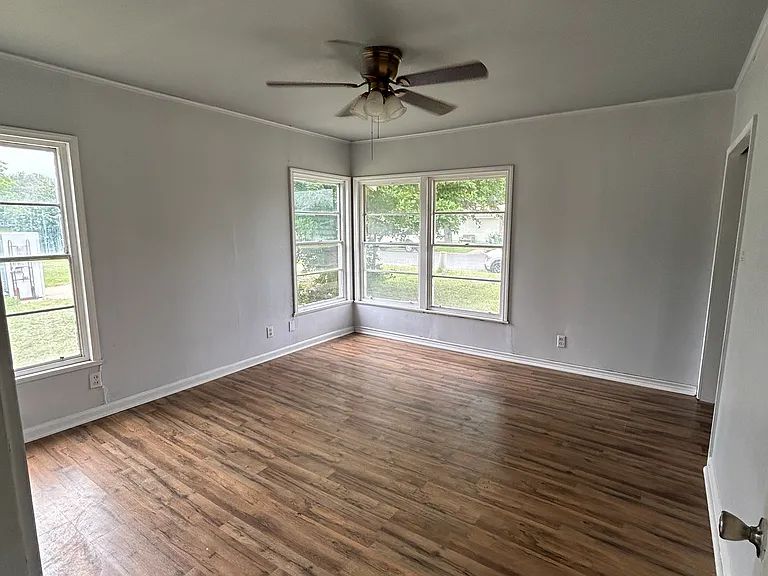 714 W Blucher St — Photo 5