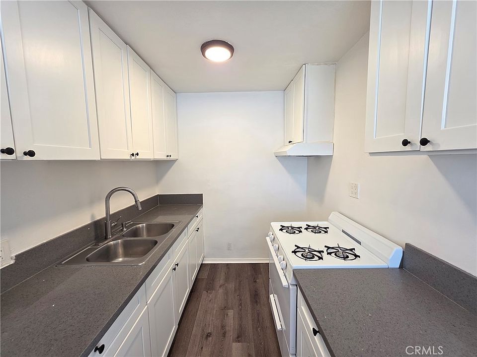 1st image of 252 E 79th St