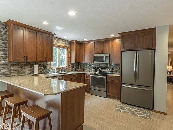 3rd image of 1905 Berrywood Ln