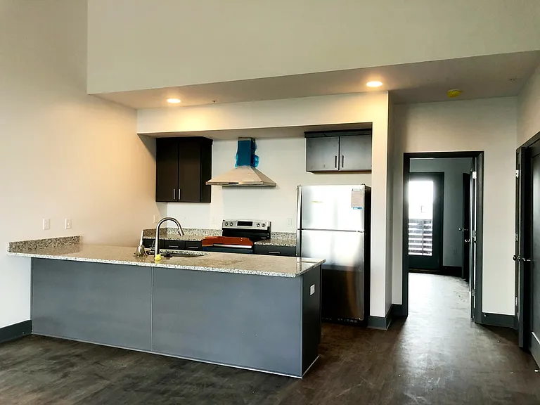St. Thomas Flats — Photo 15