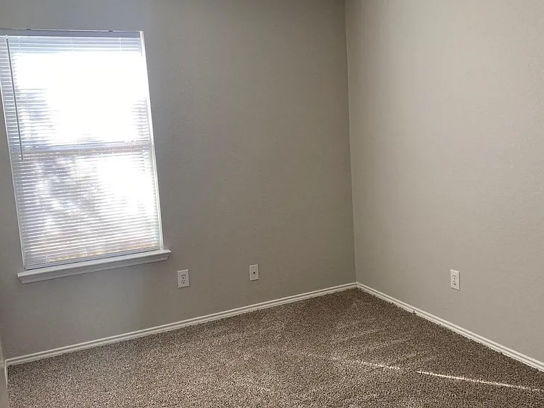 1006 Stockton Dr — Photo 7