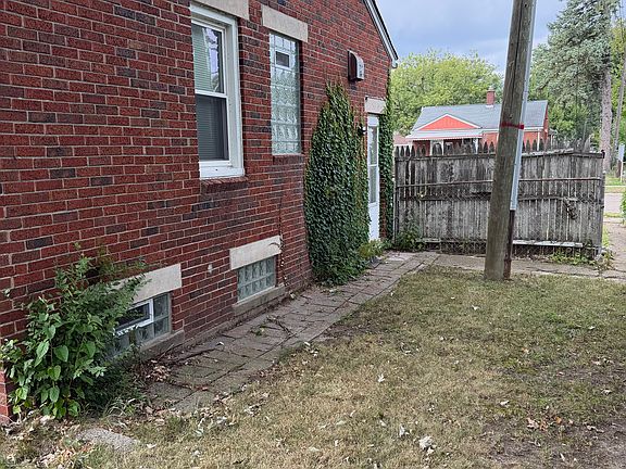 3rd image of 19454 Washtenaw St