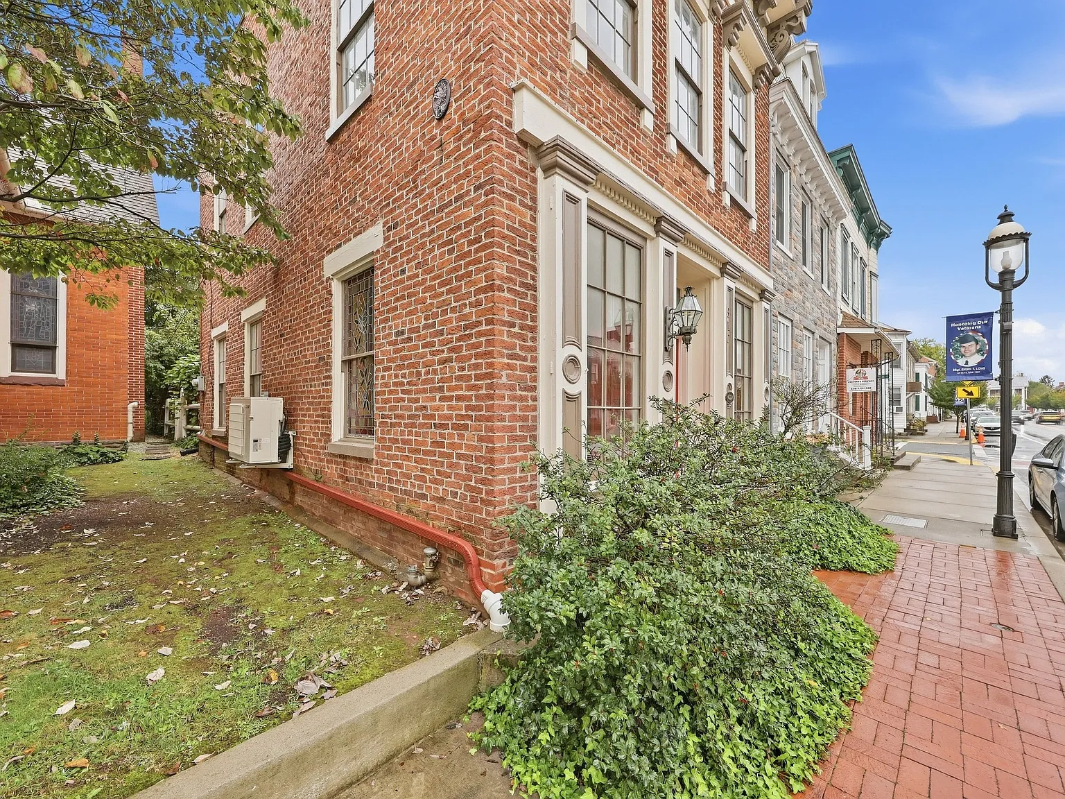 2 bed, 1116 sqft, $1,600 — Photo 3