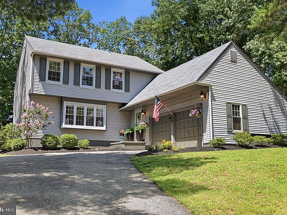 2nd image of 10 Beacon Pl