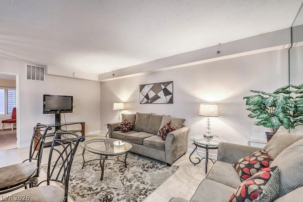 1 bed, 1.0 bath, 606 sqft, $2,100 — Photo 4