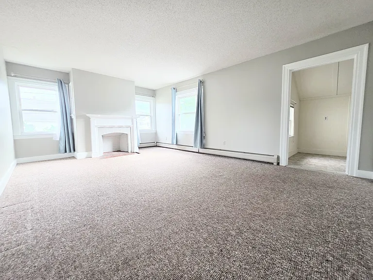 80 N State St #4 — Photo 4