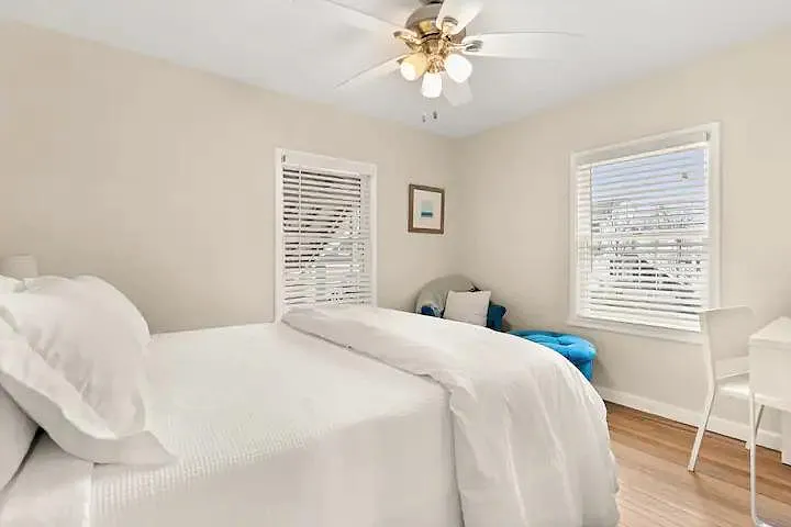 29 Versailles Ave — Photo 24