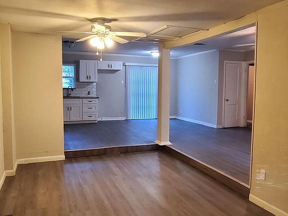 3rd image of 2720 Almeda Dr