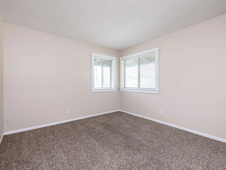Briar Hill — Photo 15
