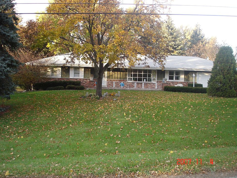 Beautiful home on 1.5 acres