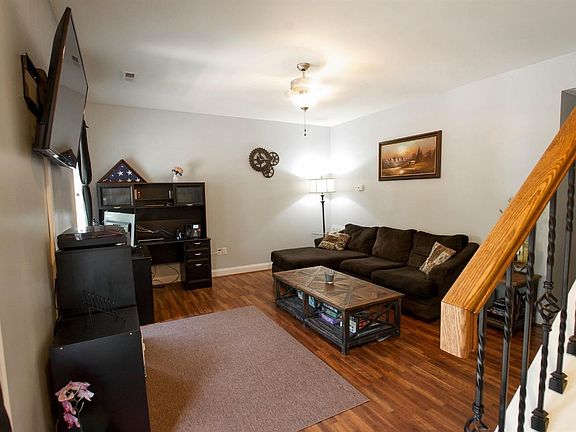 4th image of 2009 Lakeside Dr Unit 200