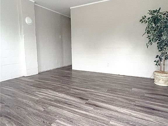 2nd image of 120-122 N Crater Rd