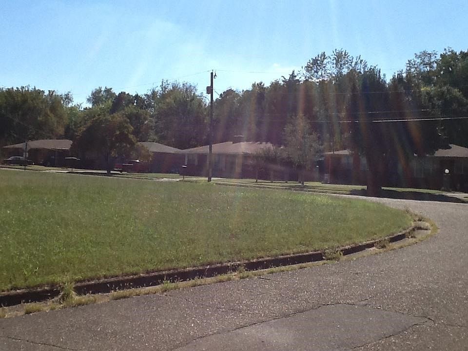 2nd image of 3304 Farriss Dr NW
