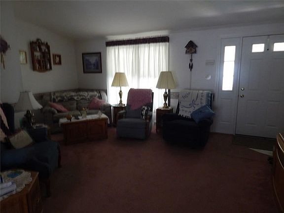 2nd image of 6 Hillcrest Cir