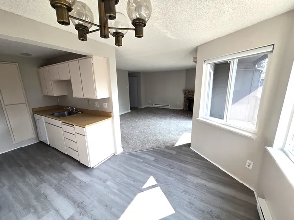 12717 NE 116th St #D-202, Kirkland, WA 98034