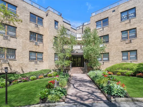 5 Schenck Avenue #3K, Great Neck, NY 11021