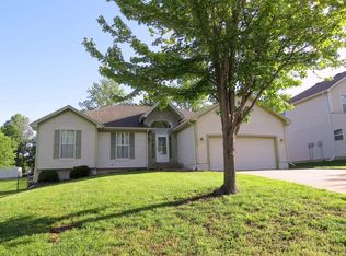 19502 E Woodsbury Rd, Independence, MO 64058