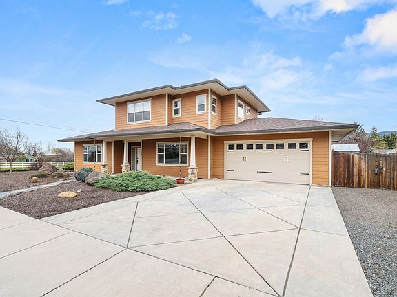 3rd image of 1401 Lithia Way