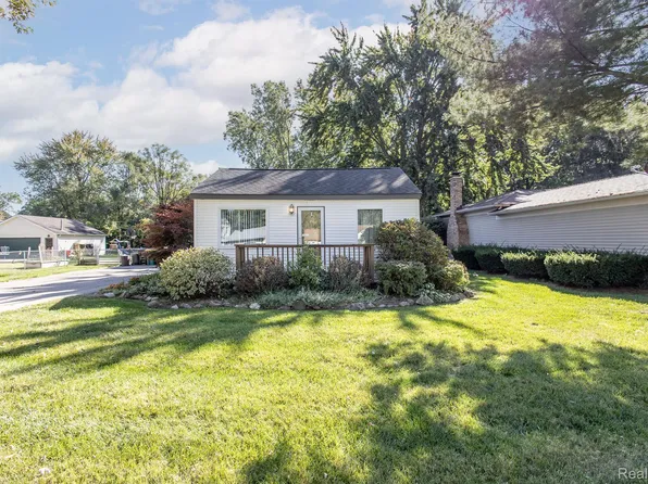 33503 Stocker St, Farmington Hills, MI 48335