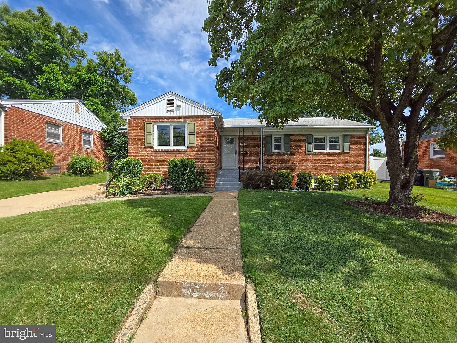 4 bed, 3.0 bath, 2078 sqft, $4,200 — Photo 4