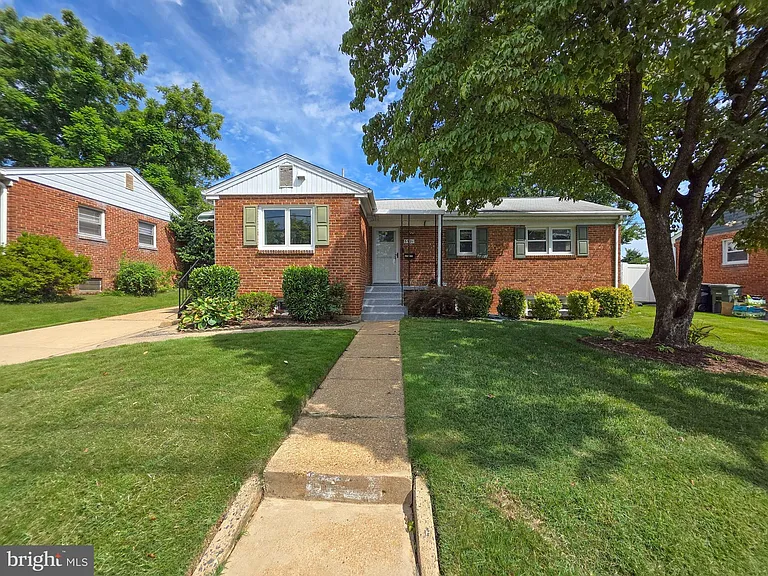 5921 Arlington Blvd — Photo 4