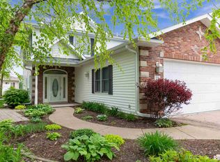 25 Villa Dr, Hampton, IL