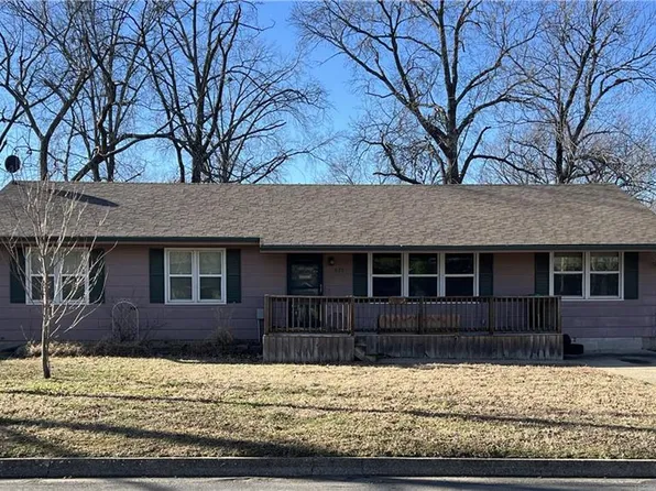 925 N Elm St, Nevada, MO 64772