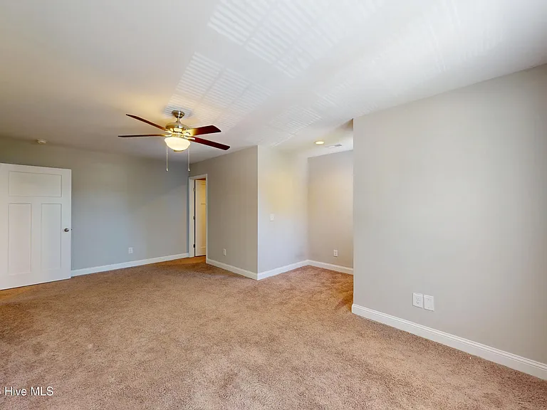 203 S Pine St — Photo 14
