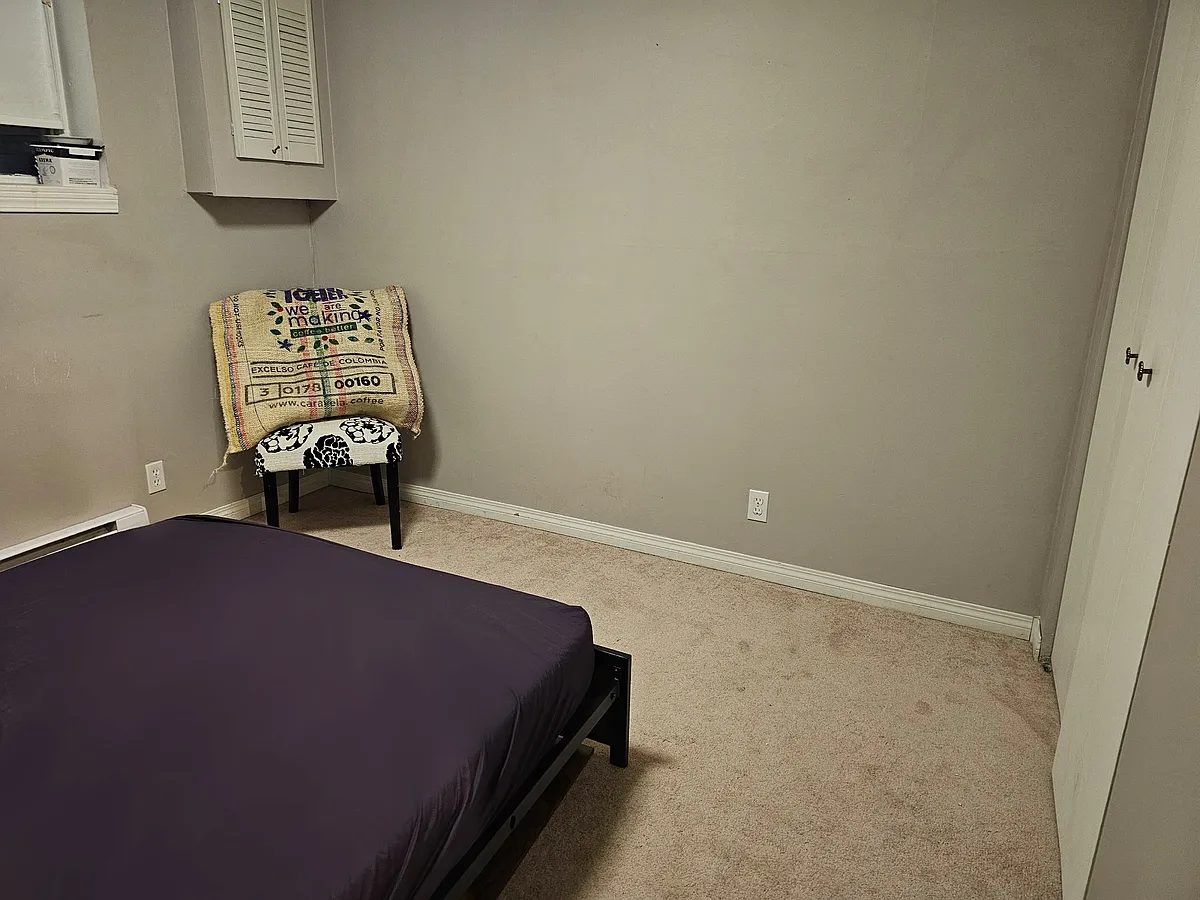 Bedroom A: $755 Private room with Double sized bed - Kinsley Cres