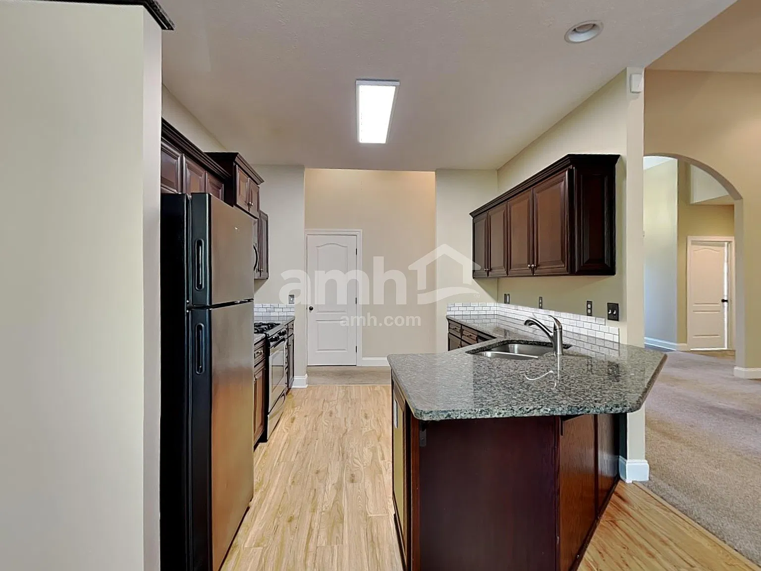 3 bed, 2.0 bath, 2326 sqft, $2,600 — Photo 4