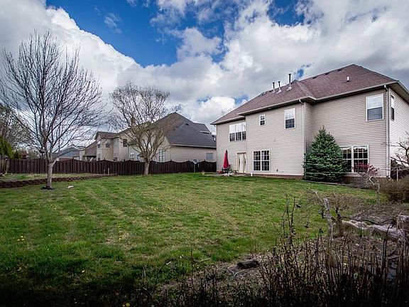 4th image of 265 Richardson Pl