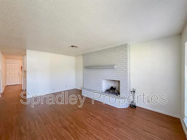 3705A Ivanhoe Dr — Photo 2