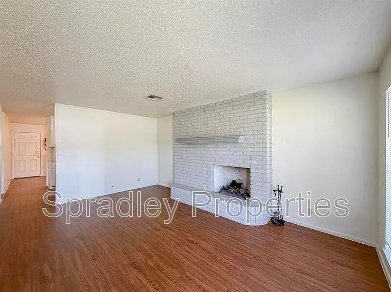 Building Photo - 3705A Ivanhoe Dr