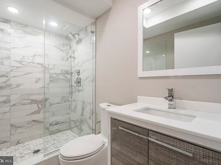 1430 Clymer St #1 — Photo 16