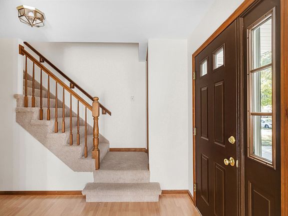 3rd image of 232 Pine St